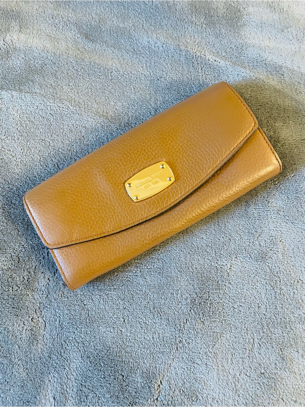 Michael Kors Caramel Brown Pebbled Leather Clutch Wallet with Gold Plaque